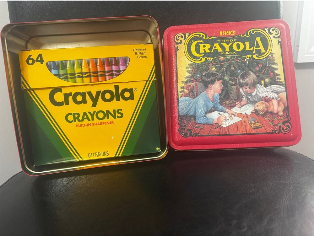 Vintage "CrayolA" 64 Crayons with Sharpener 1992 Colorful Holiday Wishes Tin